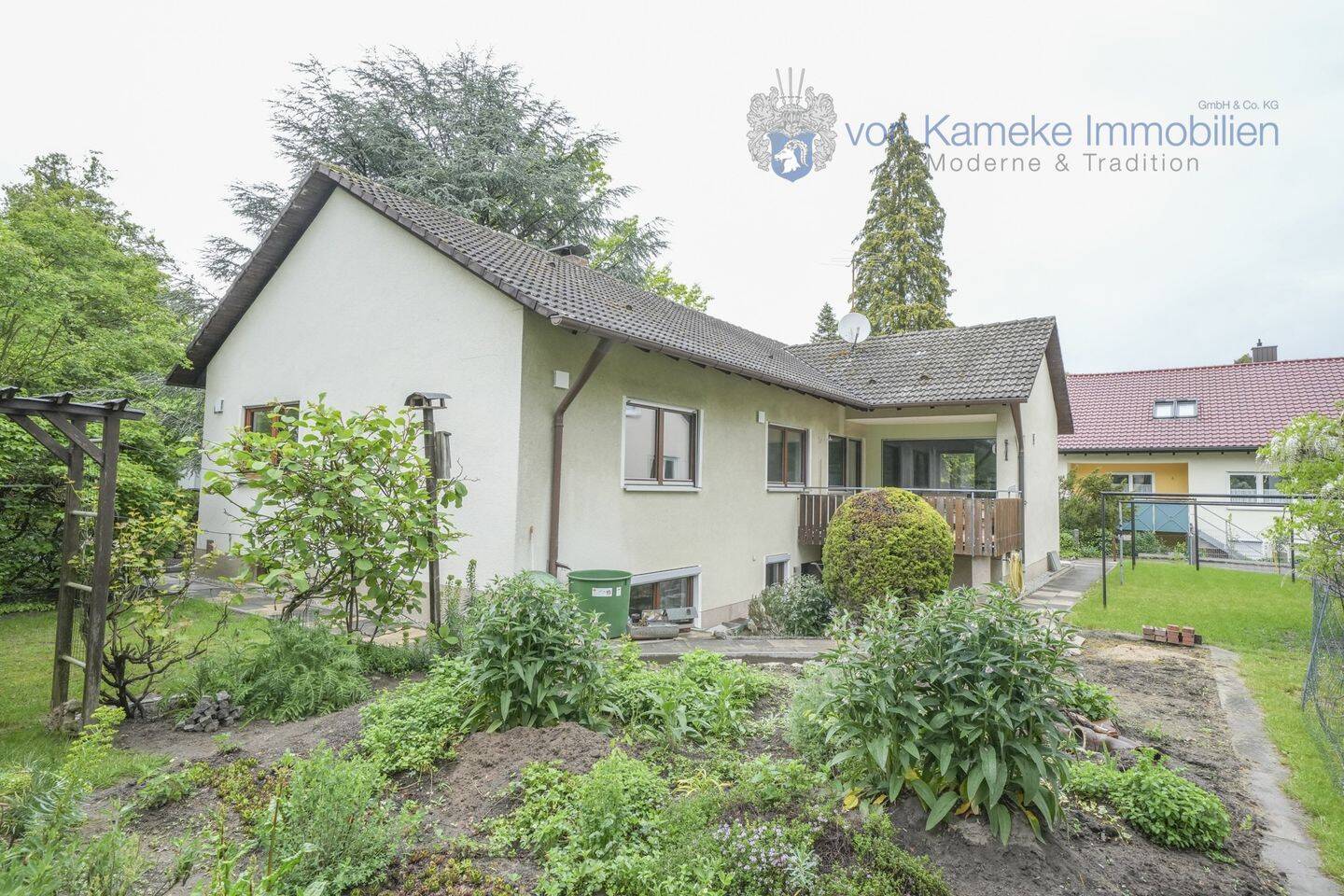 Großzügiger Bungalow mit Garten, Einliegerwohnung sowie Garage in herrlich ruhiger Lage, 91056 Erlangen