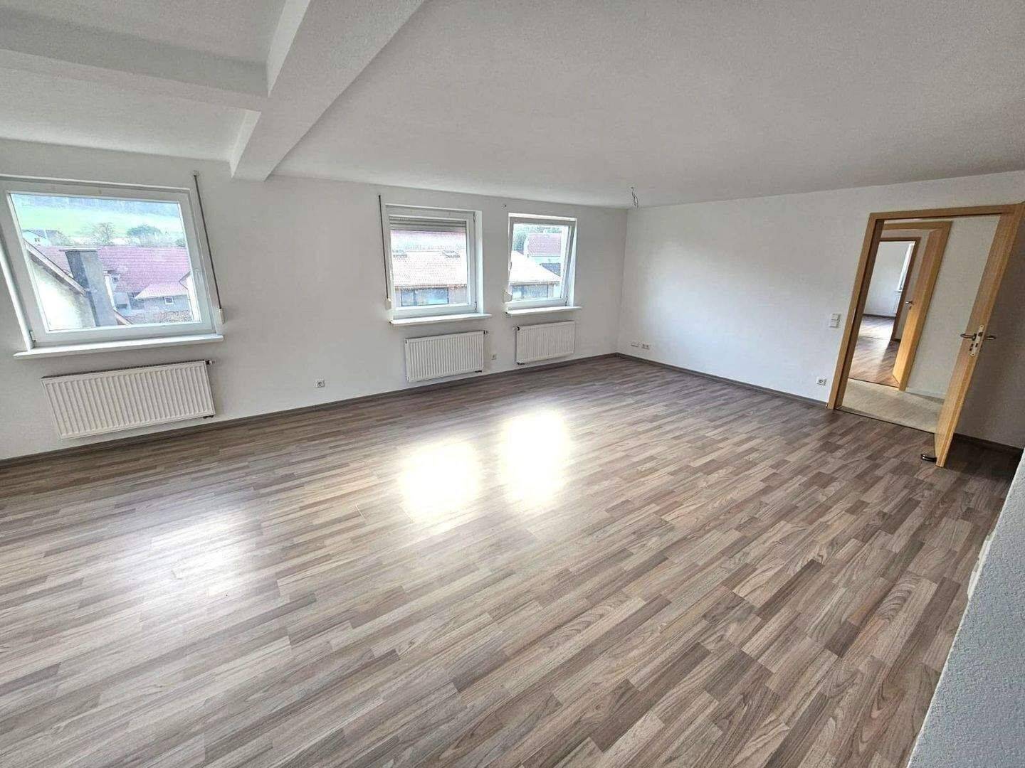 Großzügige 5,5-Zimmer-Wohnung mit Terrasse & Garage in Schwäbisch Gmünd, 73529 Schwäbisch Gmünd