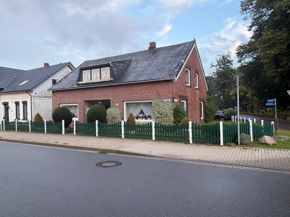 Neuer Preis ! Großes Einfamilienhaus in zentraler Lage, 25721 Eggstedt