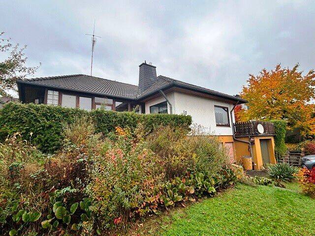Charmantes Einfamilienhaus mit Wintergarten und Kamin in ruhiger Wohnlage, 36323 Grebenau