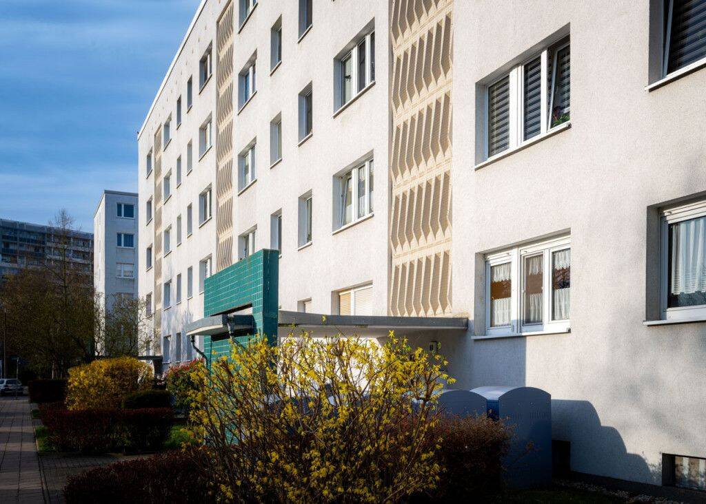 3-Raum-Wohnung mit Balkon und Dusche, 6124 Halle (Saale) (Saaleaue Südliche Neustadt Westliche Neustadt)