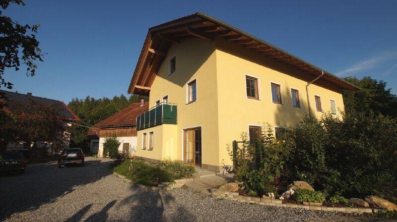 Großzügige Doppelhaushälfte Nähe Hunderdorf, 94336 Hunderdorf