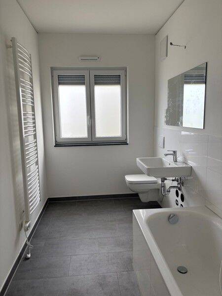 bezugsfertiger Neubau – 4-Zimmer-OG. Wohnung mit Balkon – offene Küche – barrierearm, 47259 Duisburg (Huckingen Hüttenheim Mündelheim Ungelsheim Wanheim-Angerhausen)