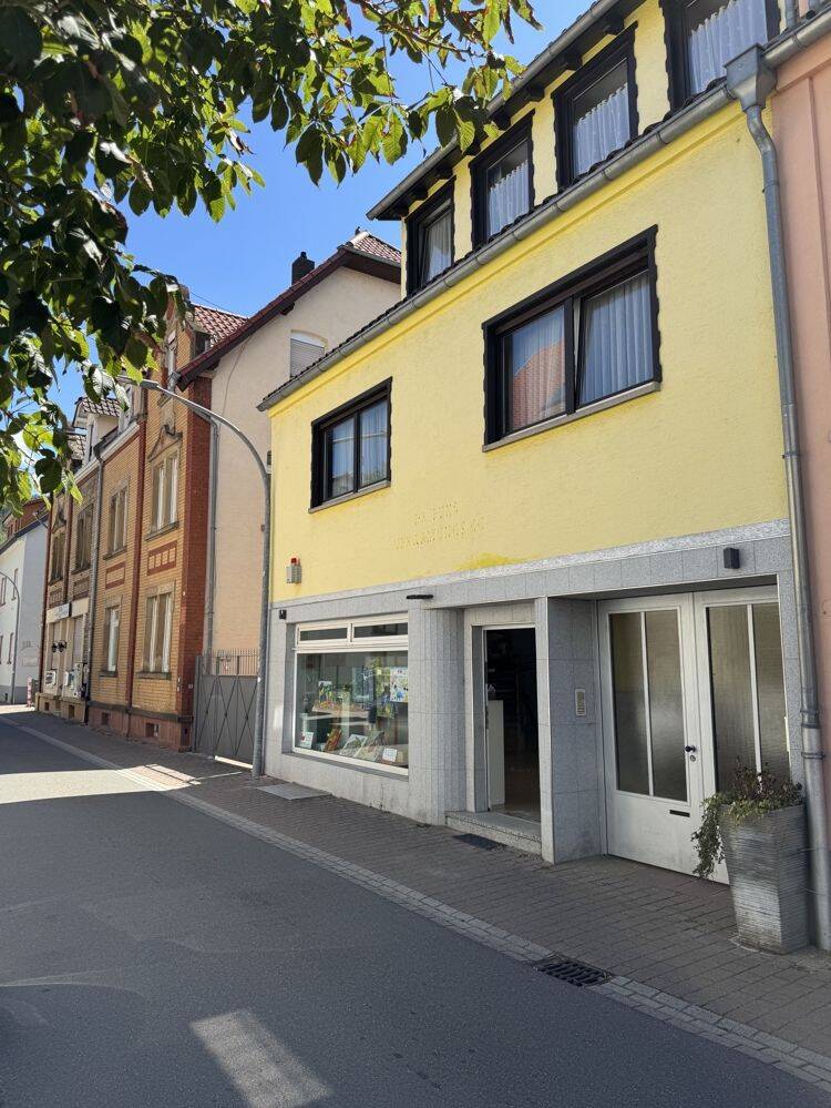 Wohn und Geschäftshaus Mitten in Schriesheim. Mitten im Leben, 69198 Schriesheim