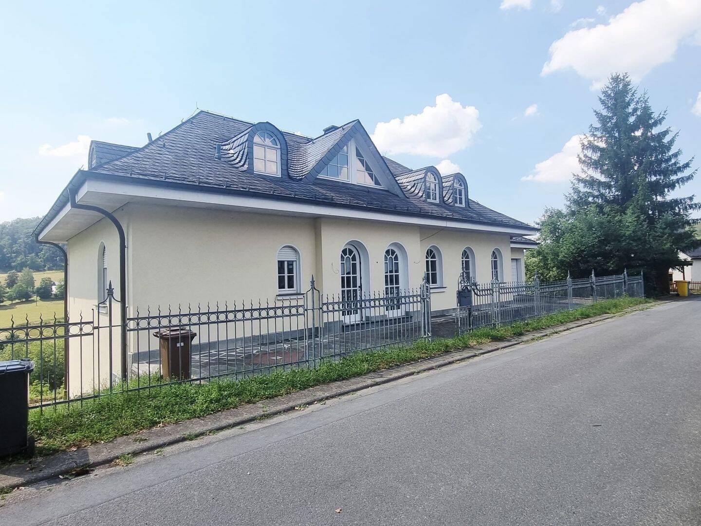 Weinbach: Herrliches Einfamilienhaus in traumhafter Lage mit Blick auf die Lahn, 35796 Weinbach