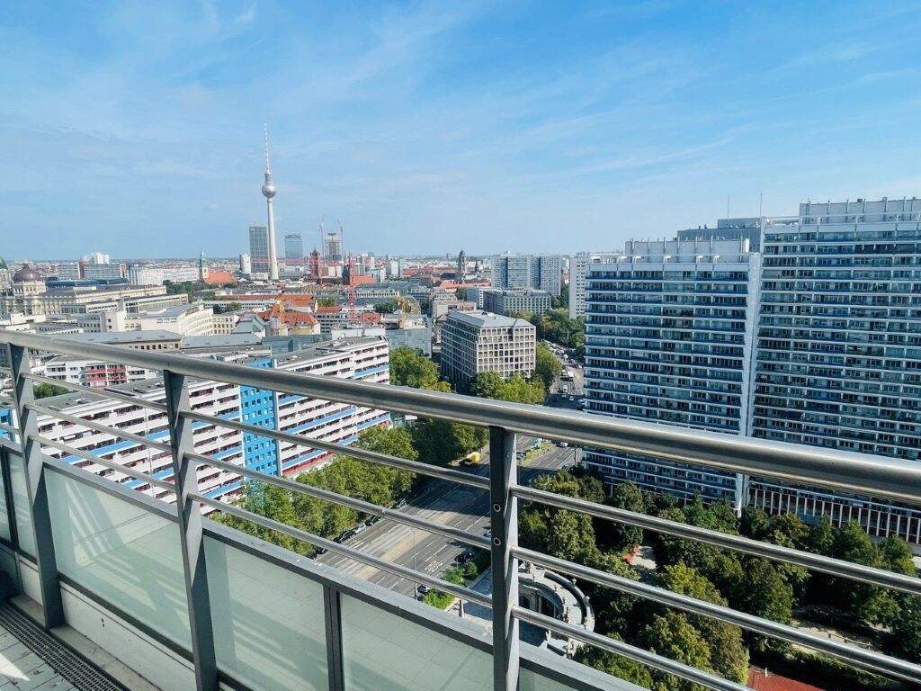 Hauptstadt-Panoramablick inklusive: 2-Zimmer-Eigentumswohnung in der 24. Etage (unvermietet), 10117 Berlin (Mitte)