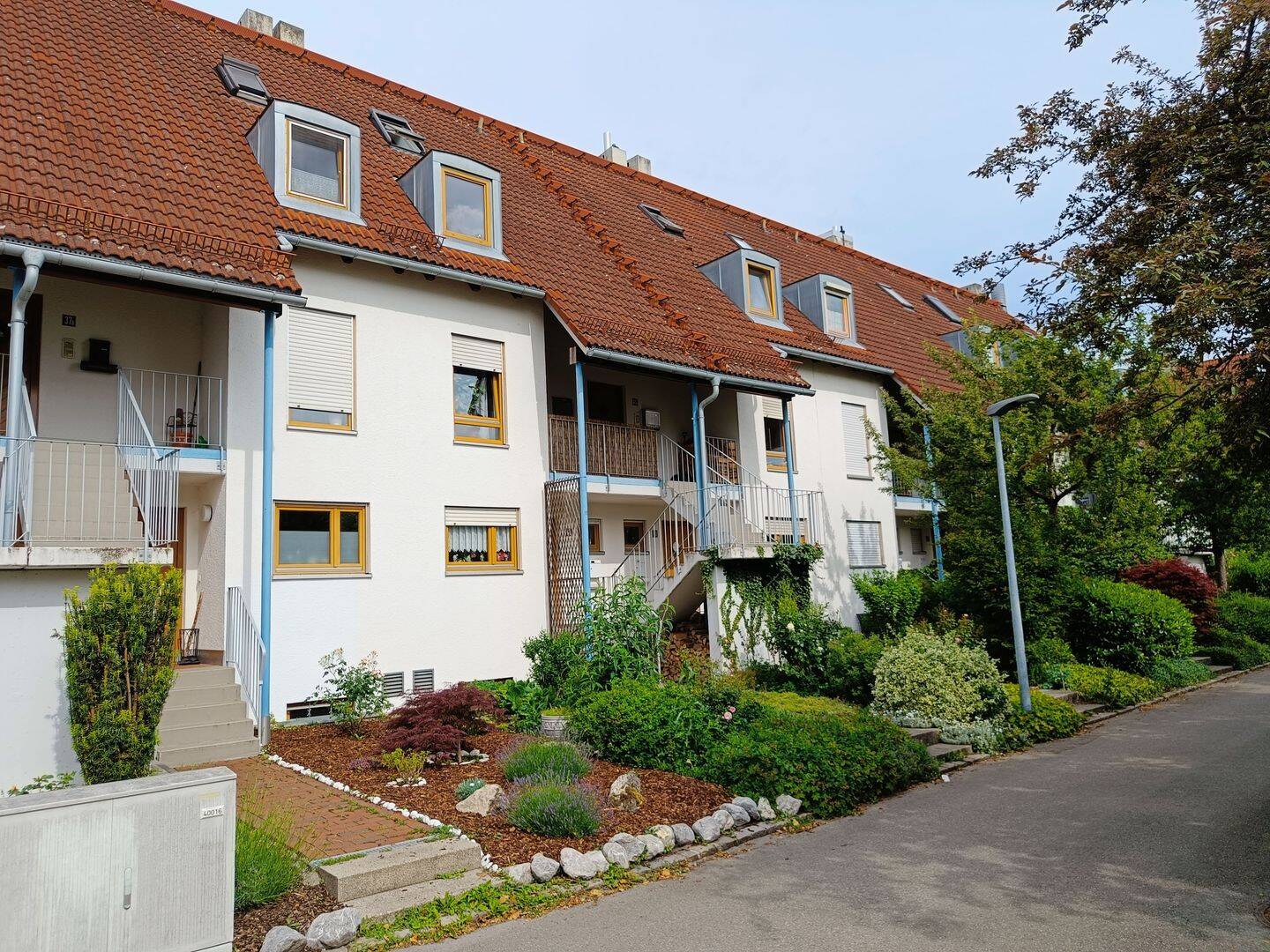 Wohnen mit besonderem Flair: Moderne Maisonettewohnung mit großem Balkon und TG Stellplatz, 85221 Dachau