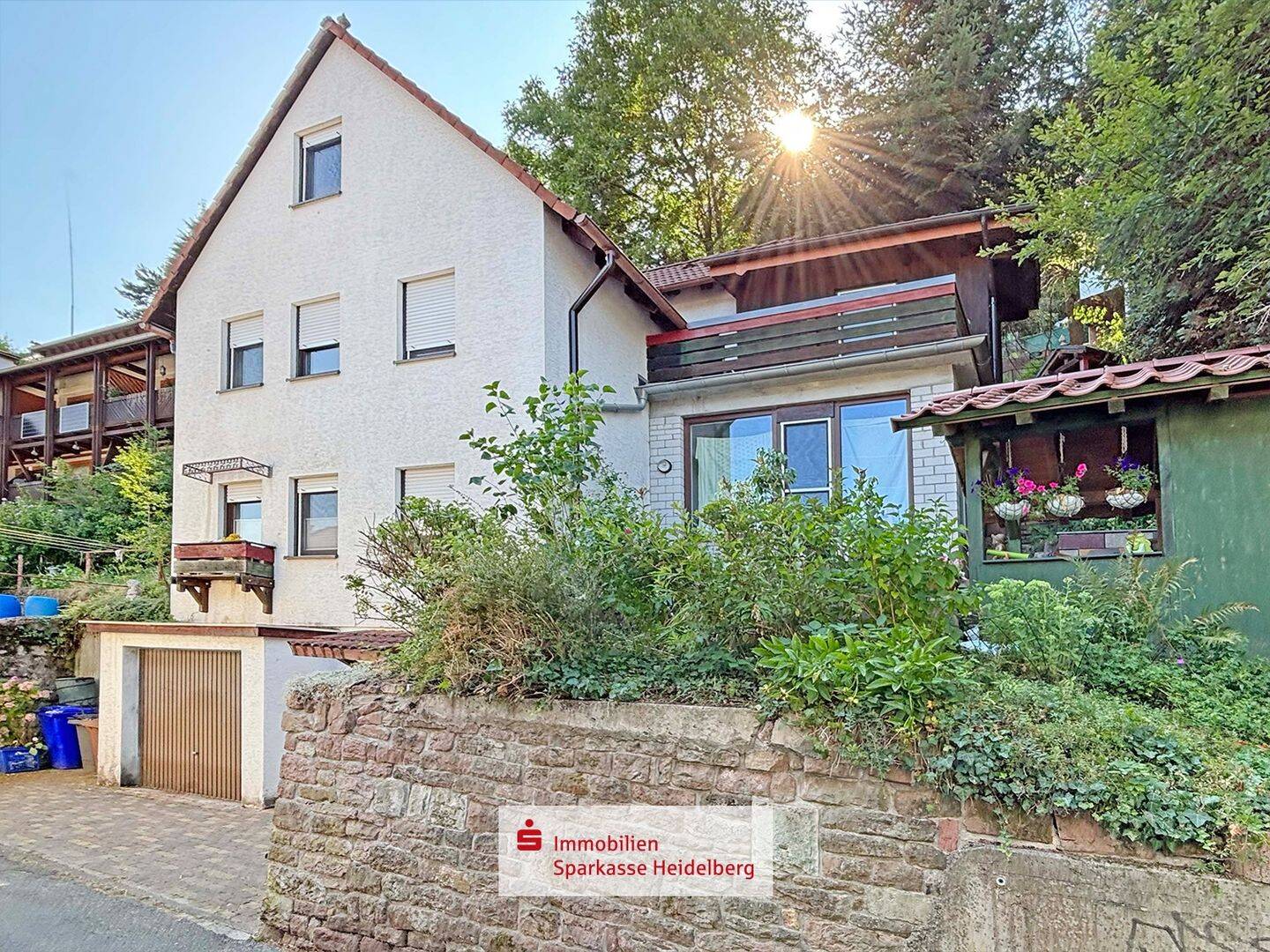 Freistehendes Einfamilienhaus mit Garage, zwei Wintergärten und herrlicher Aussicht in Schönau, 69250 Schönau