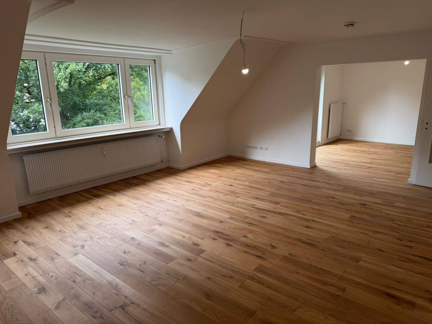 Wellingsbüttel: Erstbezug nach Sanierung – 4 Zimmer – EBK – VBAD – Balkon, 22391 Hamburg (Wandsbek)