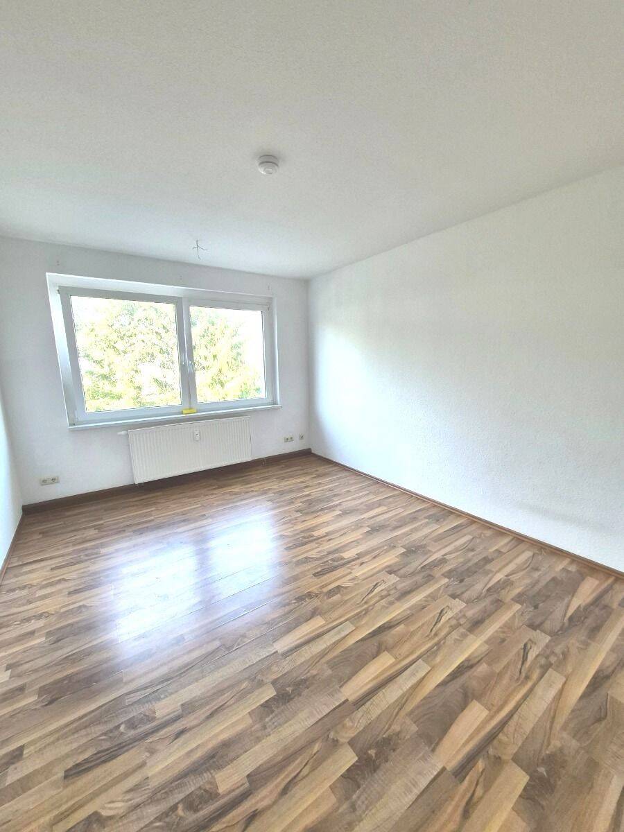 Modernisierte 1-Zi-Wohnung am Ortsrand in Richtung Unterwirbach zu vermieten !, 7318 Saalfeld/Saale