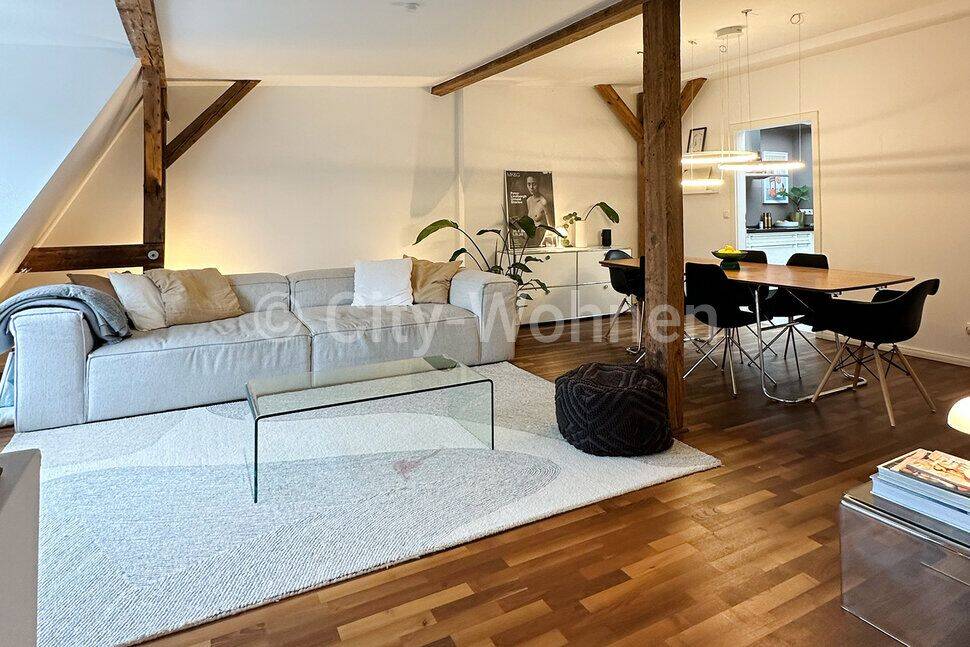 Elegant möblierte 2 Zimmer Endetagenwohnung in Altbauvilla mit Dachterrasse in Hamburg Harvestehude, 20149 Hamburg (Eimsbüttel Harvestehude Rotherbaum)
