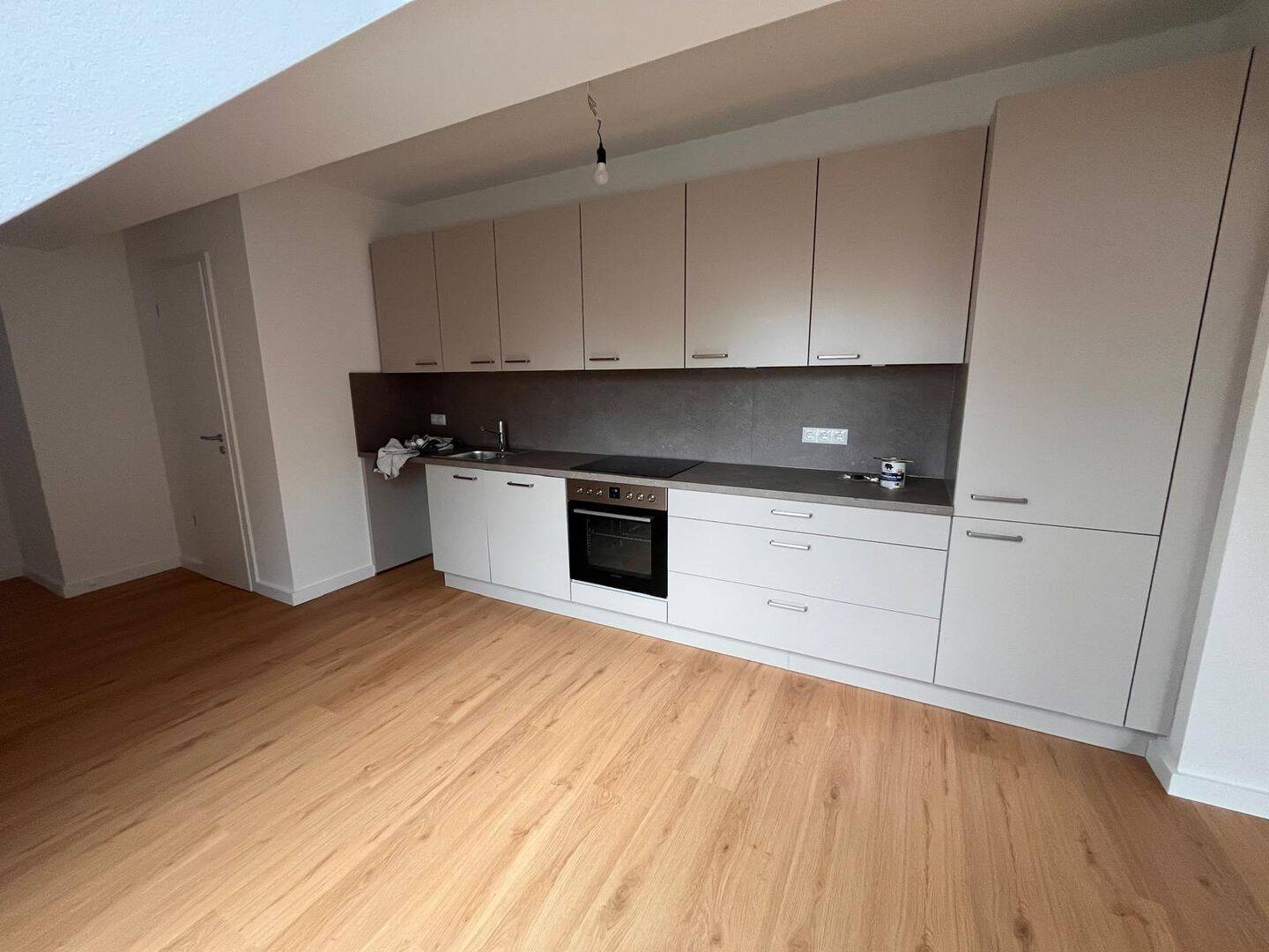 Provisionsfrei Spektakuläres DG-Maisonette/Atelier-Juwel: 3 Zimmer + 40 m² Atelier, Loggia & Aufzug in Neukölln – Erstbezug!, 12055 Berlin (Neukölln)