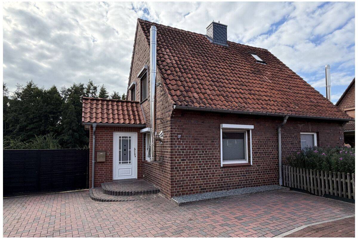 Charmante kleine Doppelhaushälfte in Stade, 21680 Stade