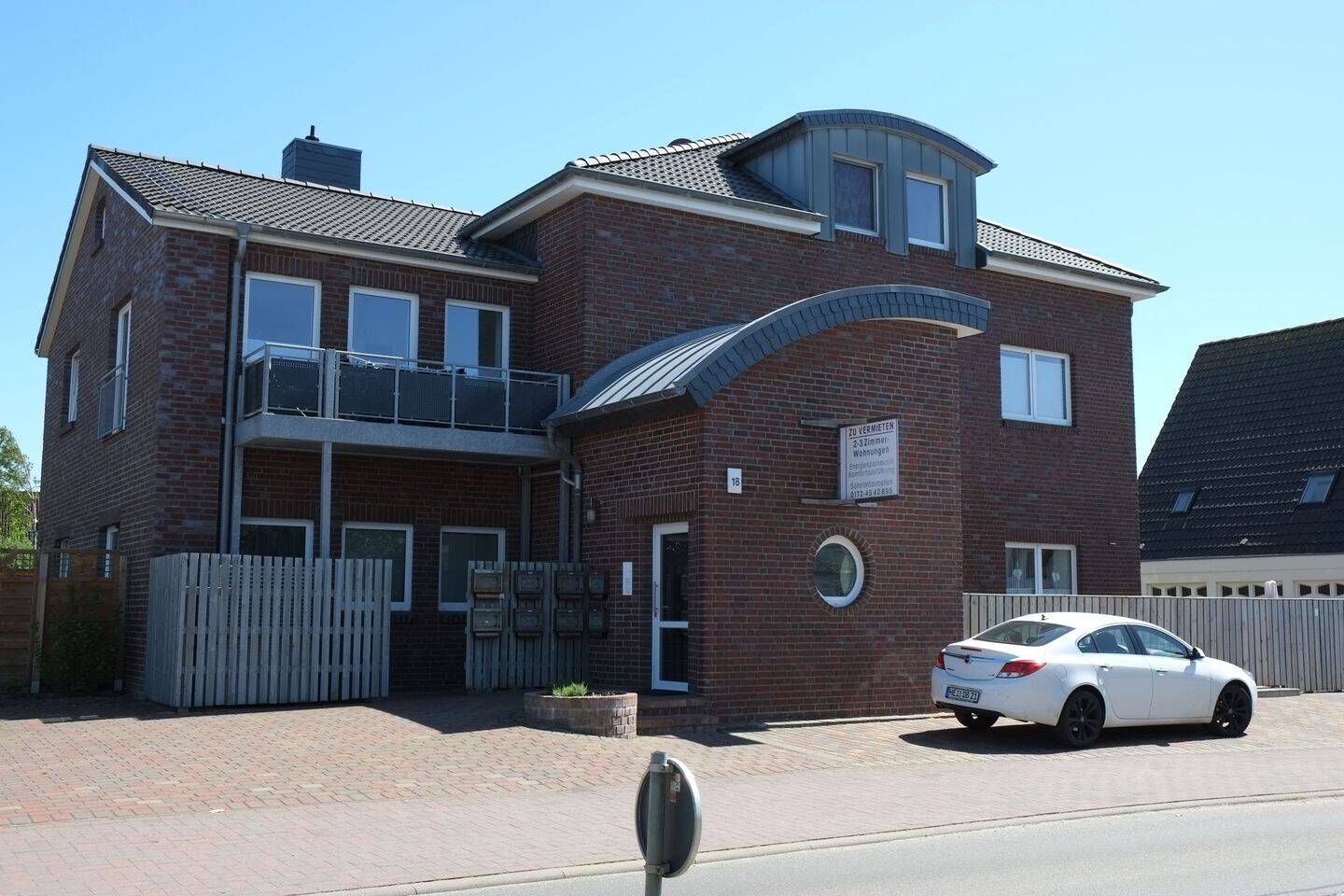 Büsum: Schöne 3 Zimmer DG- Wohnung, Wohnen wo andere Urlaub machen – exklusiv und energiesparend, 25761 Büsum