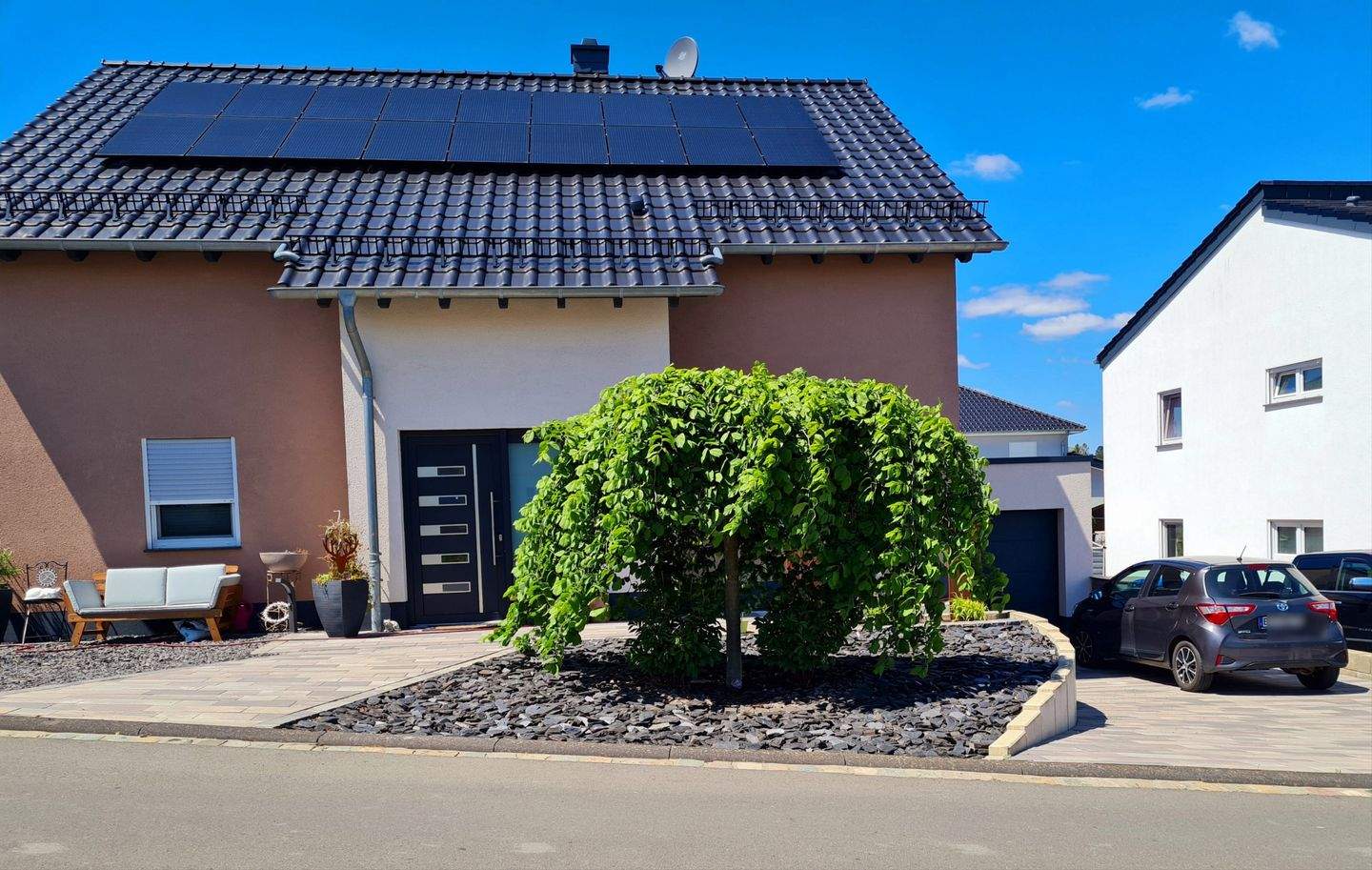 Stilvolles Einfamilienhaus mit Photovoltaikanlage und Doppelgarage in Bitburg!, 54634 Birtlingen
