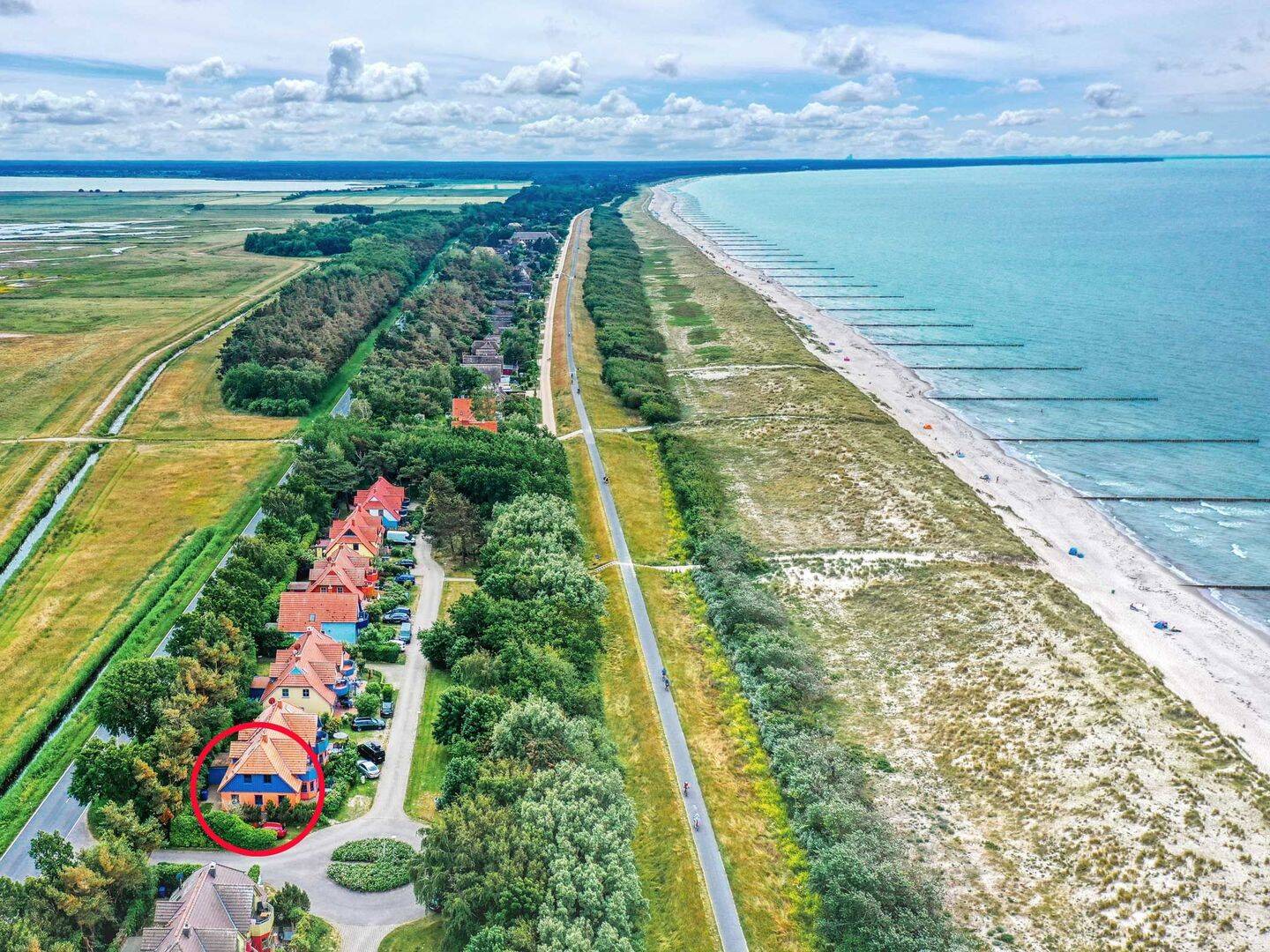 Der Ostsee ganz nah – Meeresrauschen inklusive – Haushälfte mit 2 Ferienwohnungen auf Pachtland, 18347 Wustrow