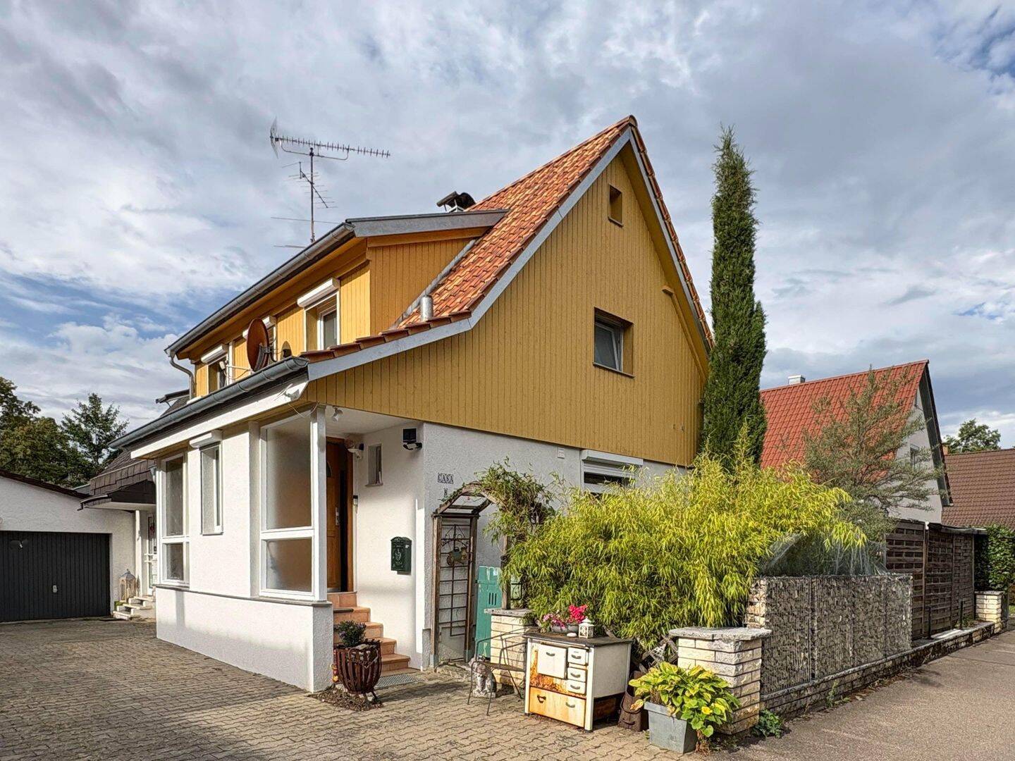Ein kleines Zuhause zum Verlieben – charmante Doppelhaushälfte mit Garten, 73037 Göppingen
