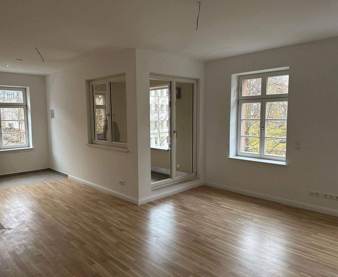 *Zweitbezug in Traumsanierung* 3-Raum-WE mit Einbauküche, Fußbodenheizung, Tageslichtbad, Abstellraum, Loggia, Aufzug, 9131 Chemnitz (Ebersdorf Hilbersdorf)
