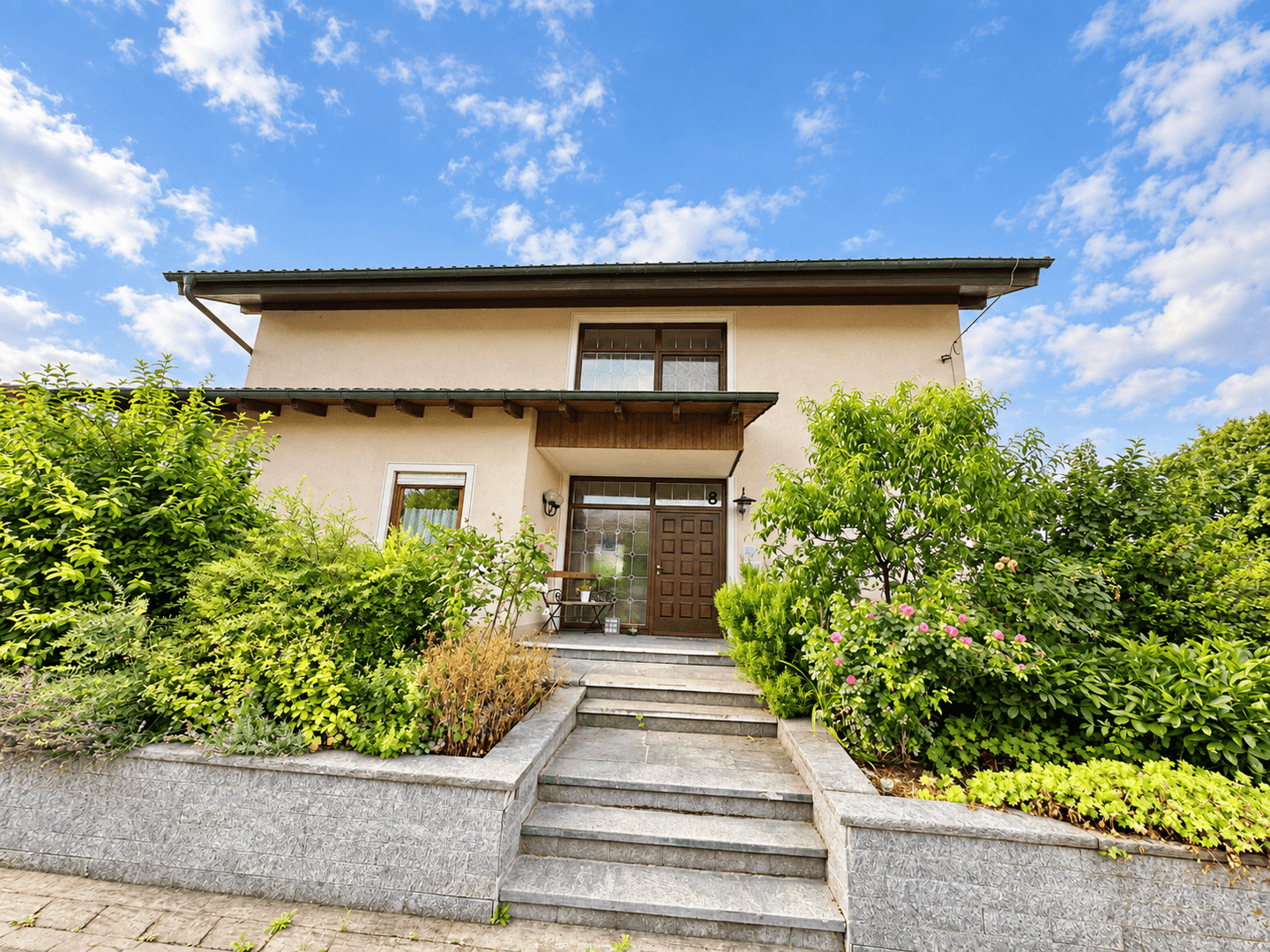 Ihr Familientraum am Kaiserstuhl – Freistehendes Einfamilienhaus mit großem Garten, 79361 Sasbach am Kaiserstuhl
