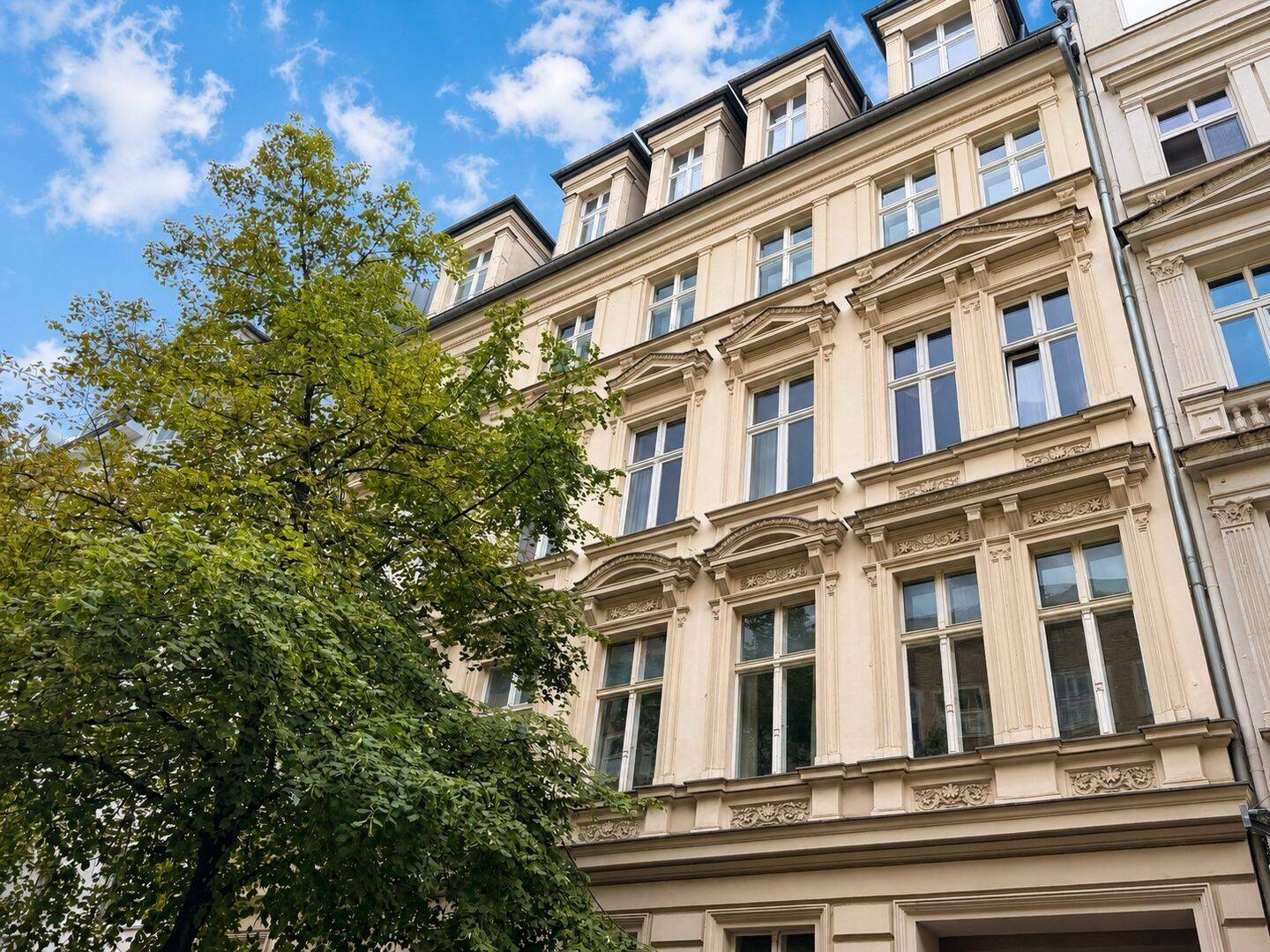 Großzügige 3-Zimmer-Altbauwohnung mit Balkon im Herzen von Berlin-Mitte direkt am Stadtbad Mitte, 10115 Berlin (Mitte Wedding)