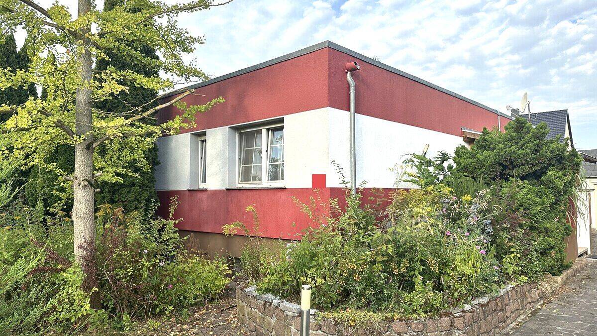 Großzügige Doppelhaushälfte mit Pool, Sauna, Wintergarten und Doppelgarage in Edderitz, 6388 Südliches Anhalt