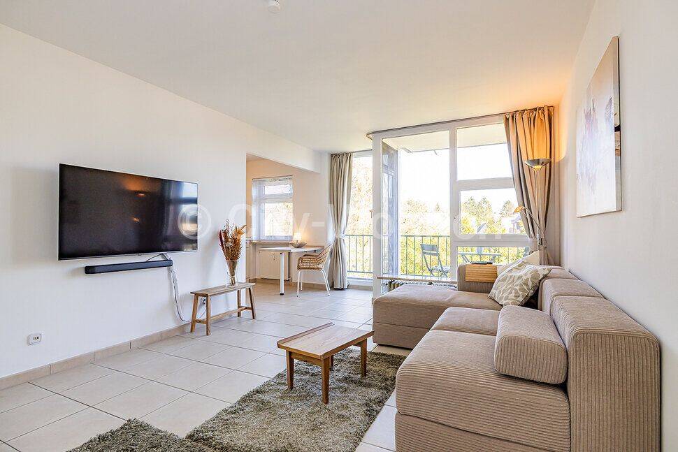 Möblierte 1-Zimmer Wohnung mit Balkon in Hamburg-Stellingen. Tiefgaragenstellplatz mietbar, 22525 Hamburg (Eimsbüttel Bahrenfeld Eidelstedt Lurup Stellingen)