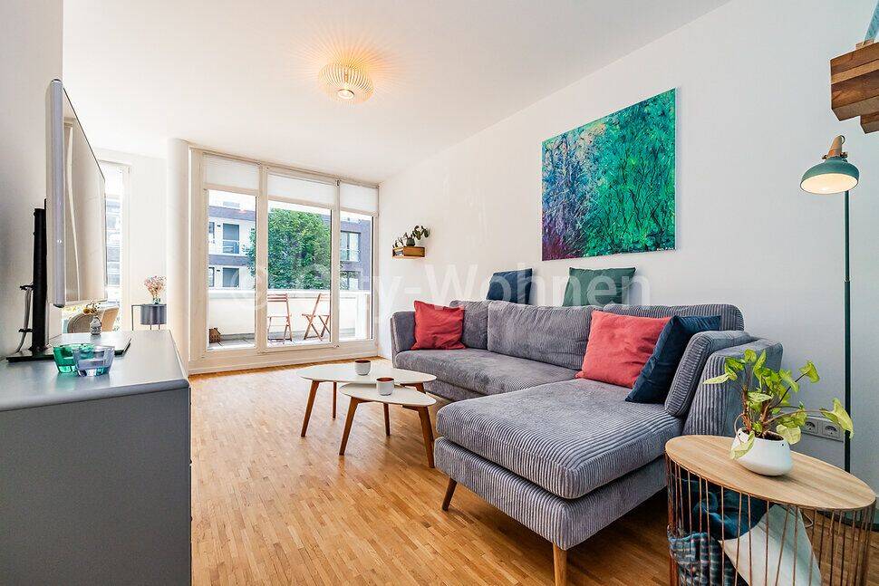 Einzigartiger Wasserblick vom Balkon: Möblierte Wohnung direkt am Kanal in Hamburg-Barmbek, 22083 Hamburg (Hamburg-Nord Barmbek-Süd)