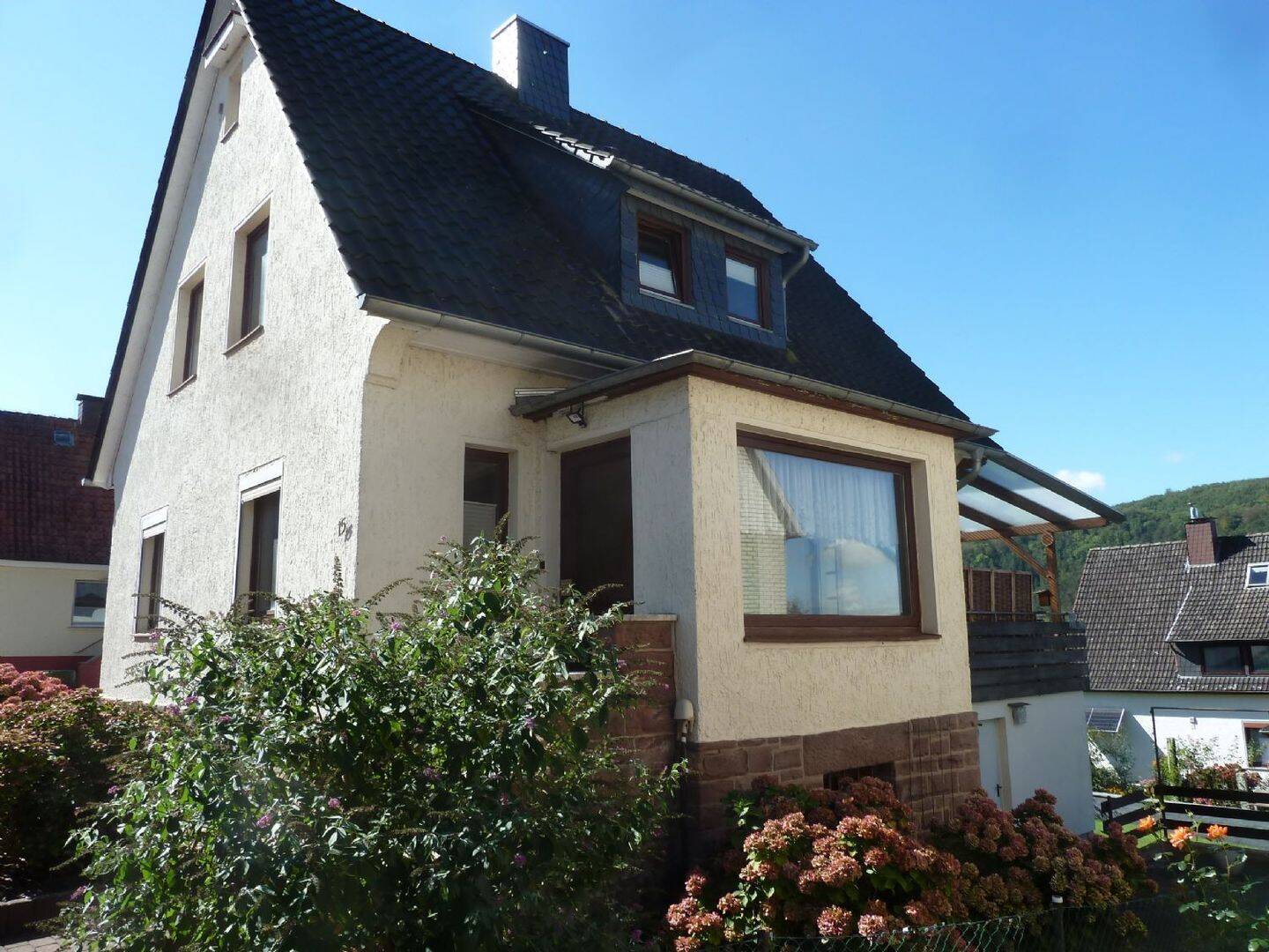 Grundsolides Einfamilienhaus mit großem Balkon, 37619 Bodenwerder