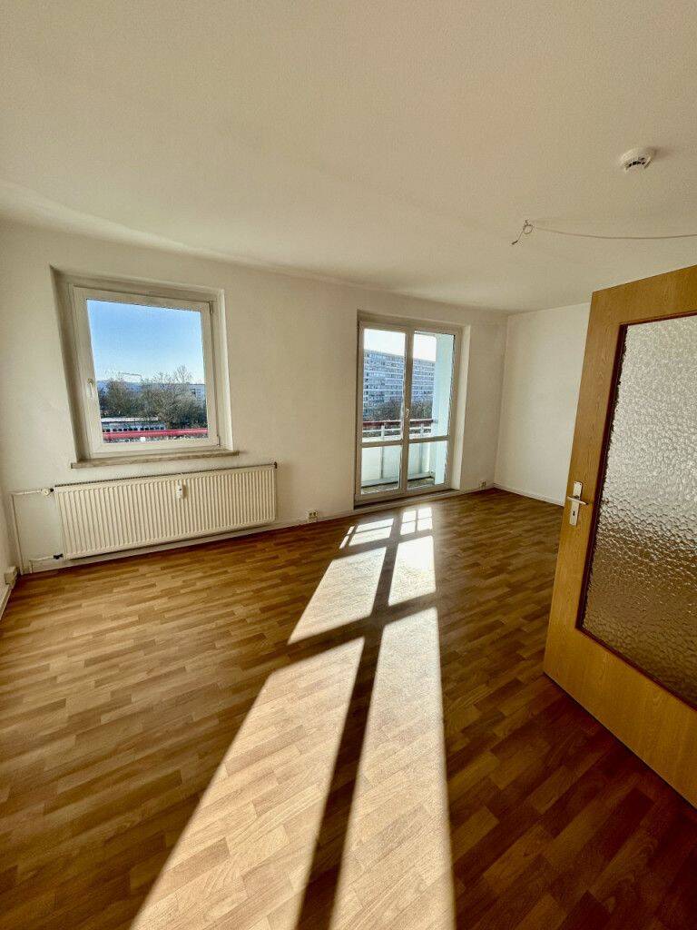 Helle 1-Zimmer-Wohnung mit Einbauküche und großem Südbalkon, 6124 Halle (Saale) (Saaleaue Südliche Neustadt Westliche Neustadt)