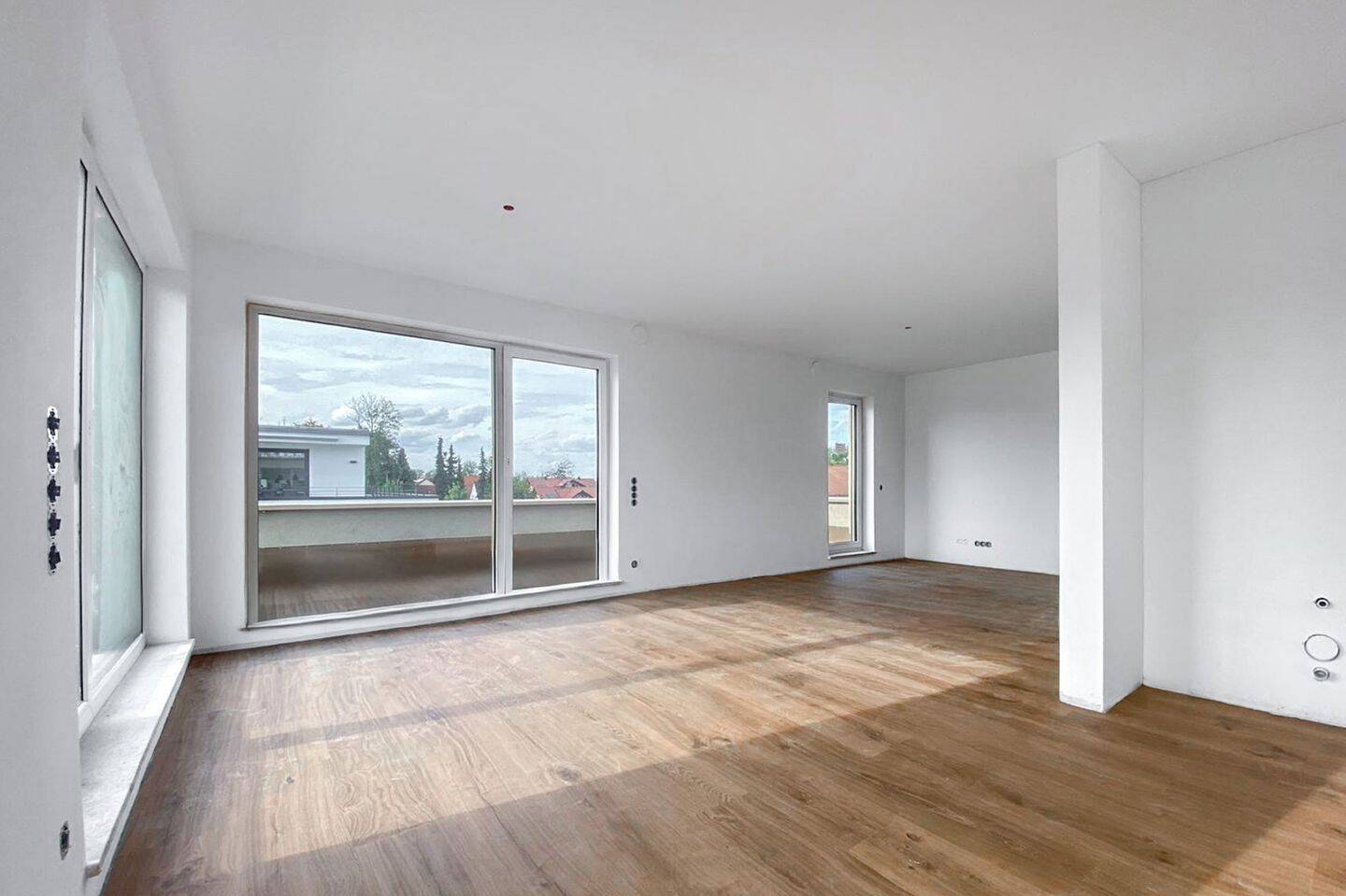 AIGNER – Großzügige und lichtdurchflutete 2-Zimmer Penthouse-Wohnung!, 80995 München (Allach-Untermenzing Feldmoching-Hasenbergl Moosach)