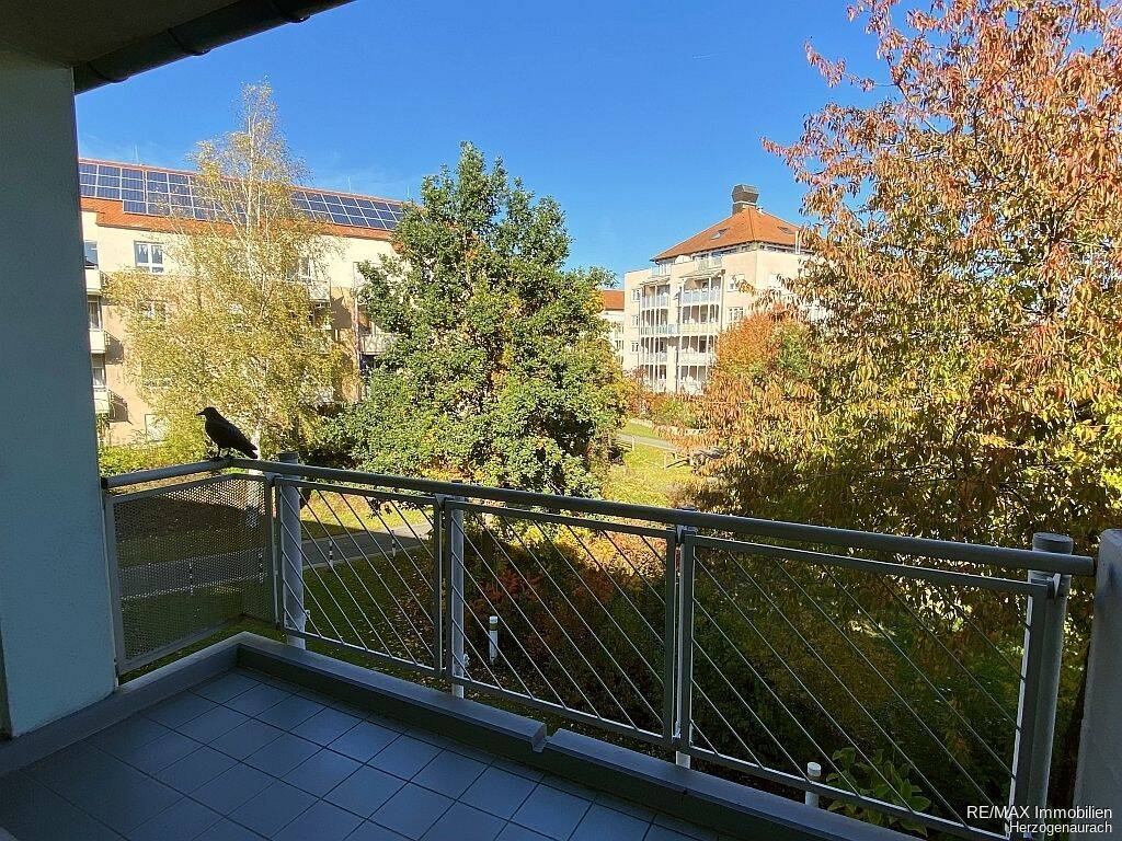 Schöne 2 Zimmer-Wohnung in guter Lage mit großem Balkon und TG-Stellplatz, 91056 Erlangen