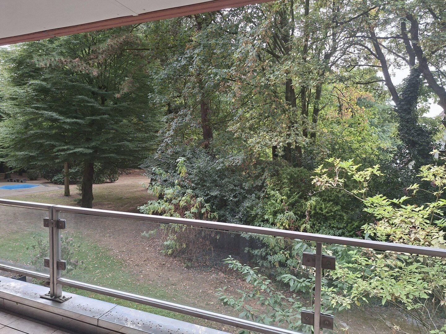 Wohlfühlen in Haarzopf: Renovierte 2,5-Zimmer-Wohnung mit Parkett, Balkon & Parkblick, 45149 Essen (Fulerum Haarzopf Margarethenhöhe)