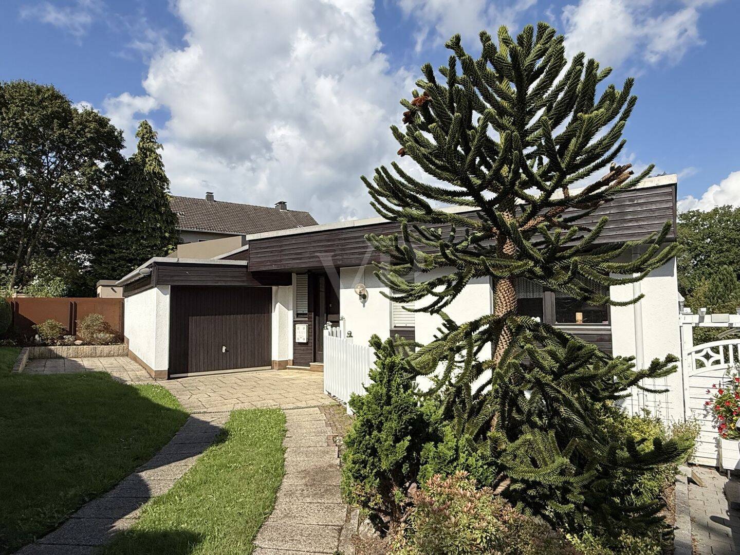 Bungalow mit Atrium, Garten und individuellem Potenzial, 58636 Iserlohn