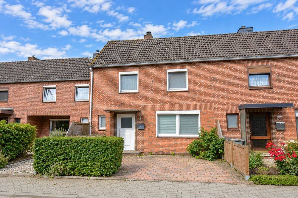 Charmantes Reihenmittelhaus in Meldorf – Platz für Ihre Wohnideen, 25704 Meldorf