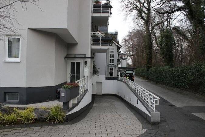 Sie wohnen in sehr guter, ruhiger, aber zentraler Lage am Fischweiher von Refrath., 51427 Bergisch Gladbach