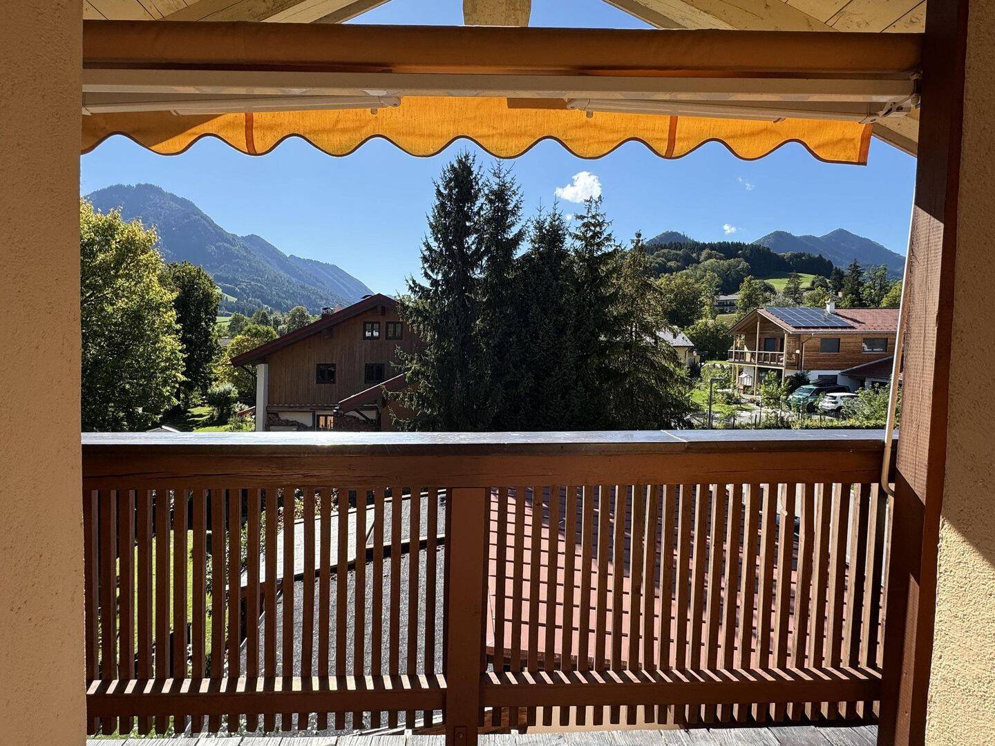 Wohnliche 2-Zimmer-Dachgeschosswohnung mit Südwestbalkon & Bergblick, 83324 Ruhpolding