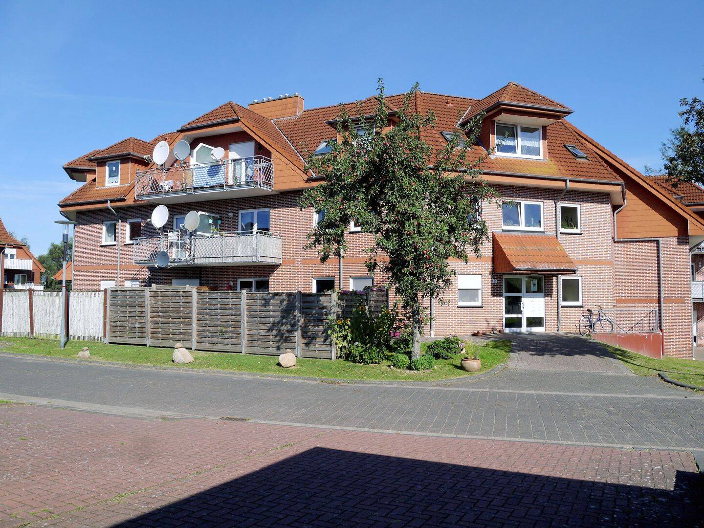 Gemütliche 3 Zimmer Obergeschosswohnung mit Balkon und EBK, 27624 Geestland