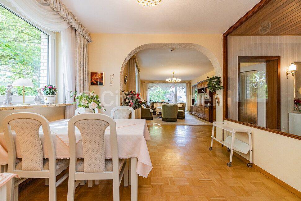 Großzügige, vollständig möblierte 4-Zimmerwohnung mit Balkon und Blick ins Grüne in Hamburg-Stellingen, 22527 Hamburg (Eimsbüttel Eidelstedt Lokstedt Stellingen)