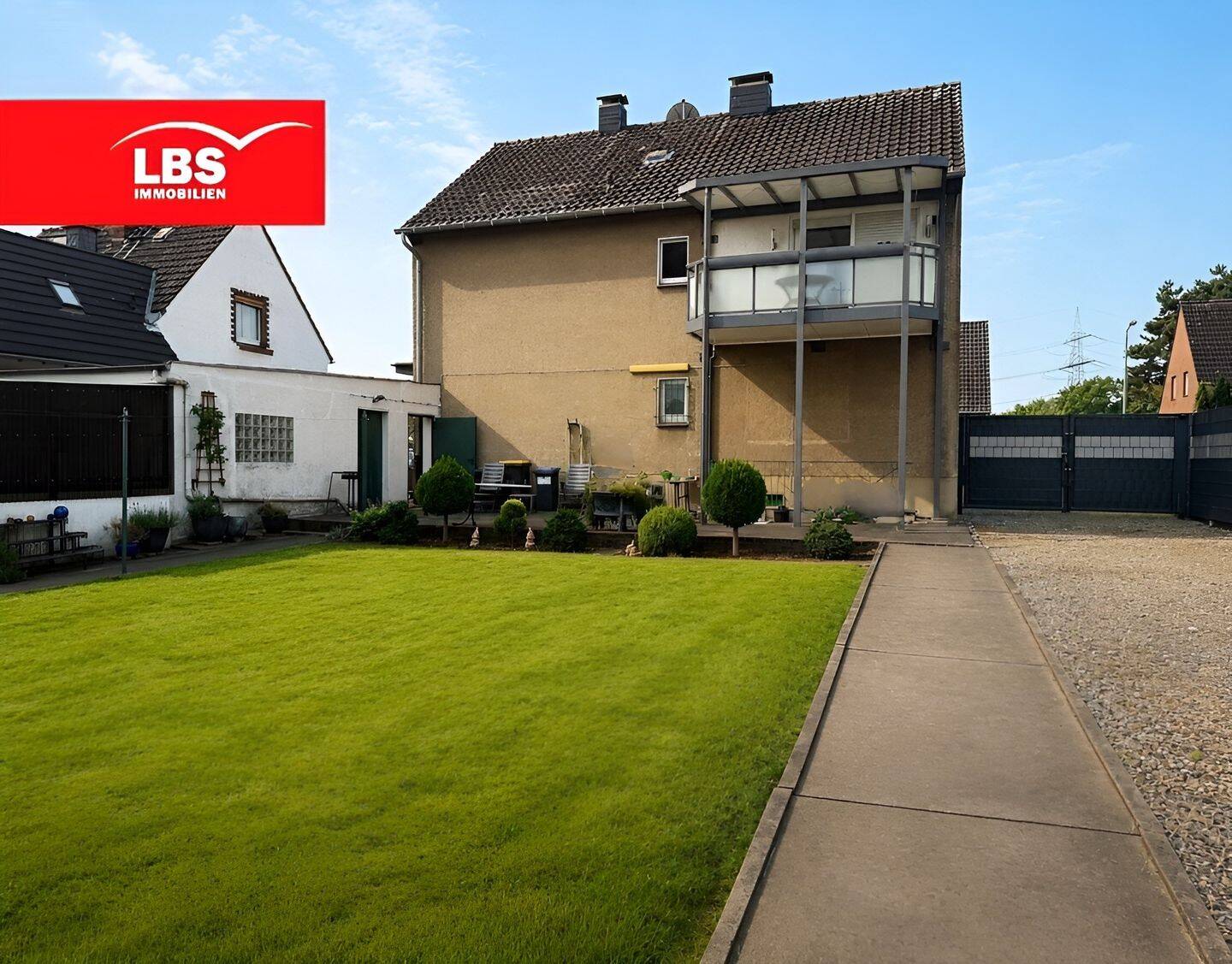 Viel Potenzial! Freistehendes Zweifamilienhaus mit Ausbaureserve und Garage, 47239 Duisburg (Rumeln-Kaldenhausen)