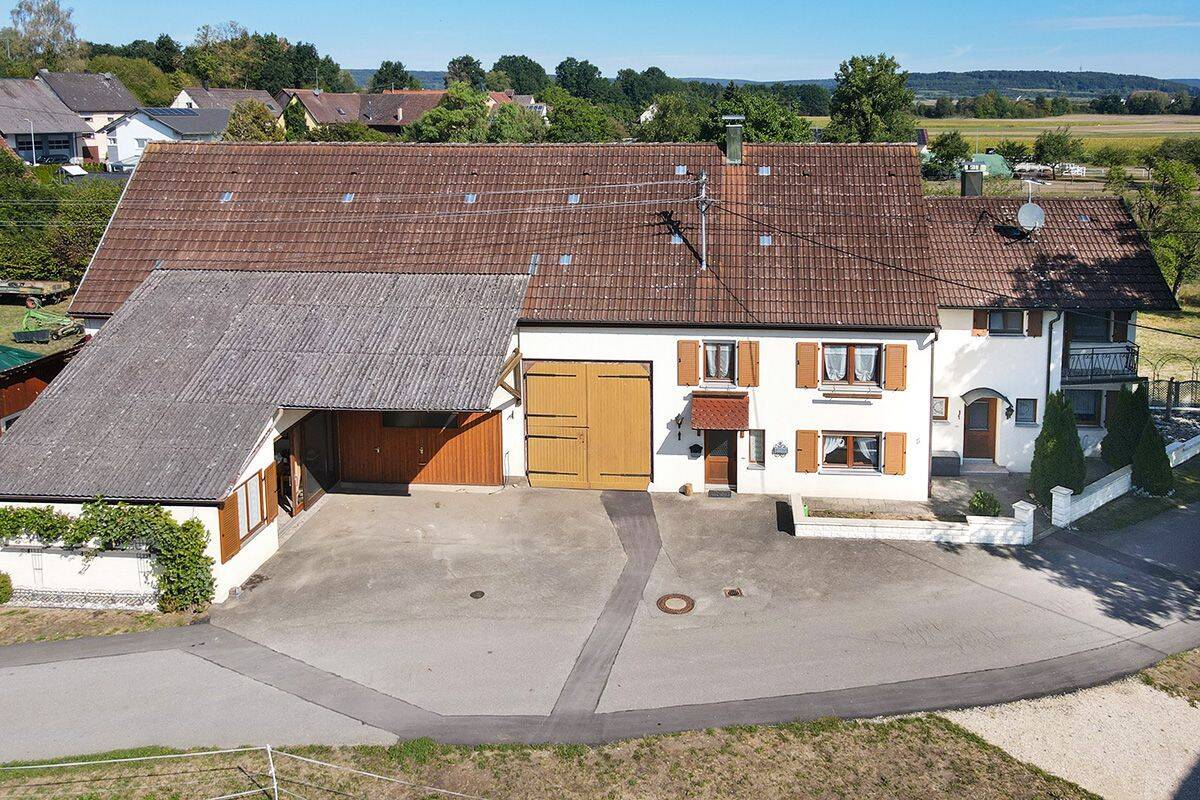 Wo das Leben noch Raum hat – ehemaliges Bauernhaus in idyllischer Ortsrandlage, 88499 Altheim