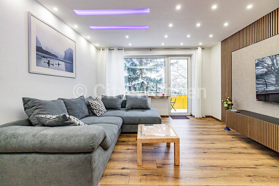 Möblierte Wohnung mit Balkon und Parkplatz in Hamburg-Stellingen, 22549 Hamburg (Altona Bahrenfeld Lurup Osdorf)