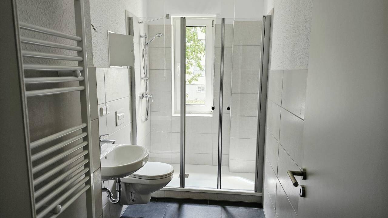 Balkon, Bad und Küche mit Fenster, 39124 Magdeburg (Neue Neustadt)