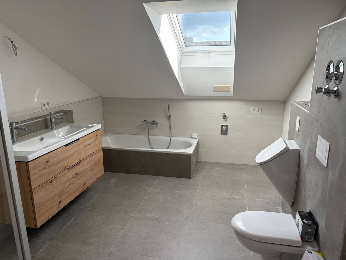ERSTBEZUG NEUBAU 2,5-Zimmer-Wohnung mit Balkon und Stellplatz in Winkelhaid, 90610 Winkelhaid