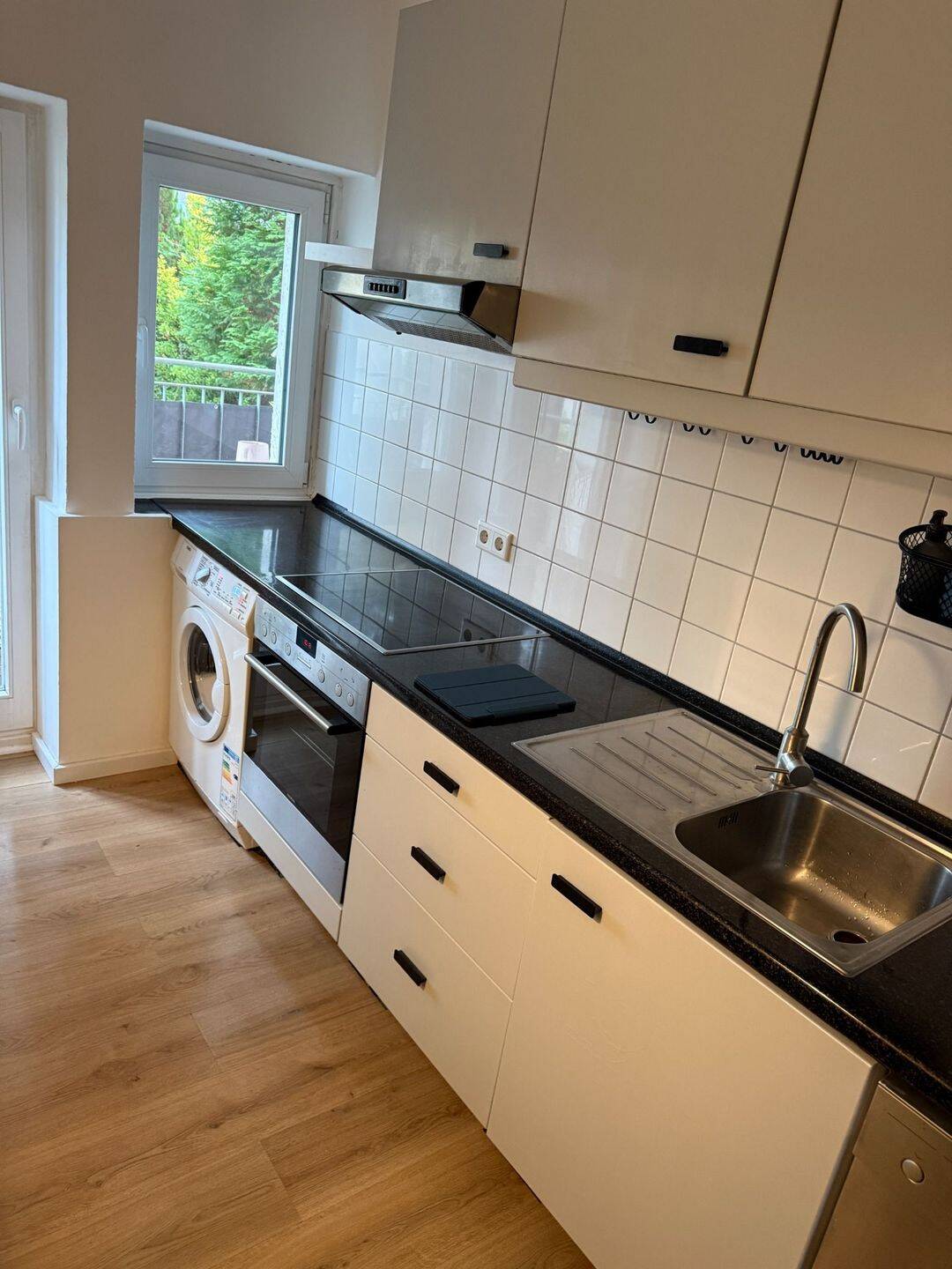 Drei Zimmer mit Balkon und Einbauküche in Hamburg-Langenfelder Straße, 22769 Hamburg (Altona)