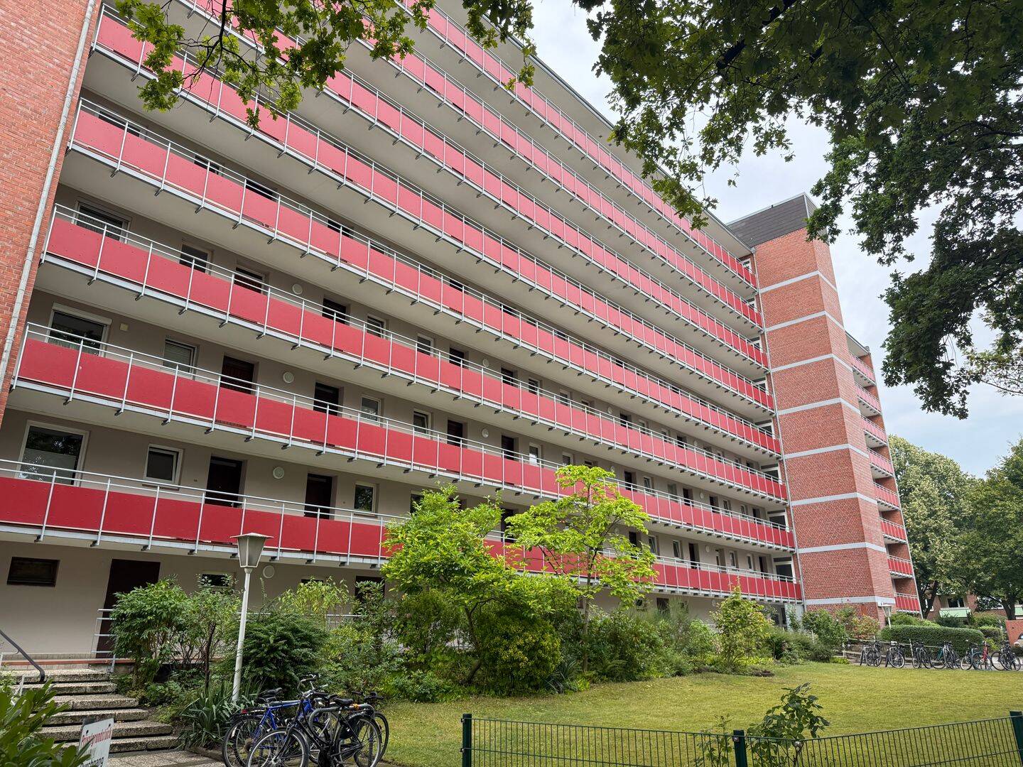 2 Zi.-Wohnung mit Balkon über den Dächern von Eimsbüttel, 22529 Hamburg (Hamburg-Nord)