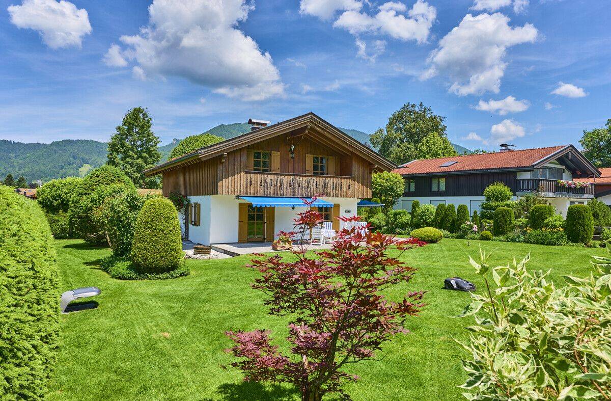 Junges Einfamilienhaus in begehrter Tegernsee-Lage mit sonnigem Traumgrundstück, 83700 Rottach-Egern