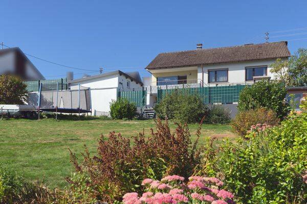 Mehrgenerationenhaus oder clevere Vermietung? Flexibles Einfamilienhaus plus Baugrundstück in Blankenrath, 56865 Blankenrath