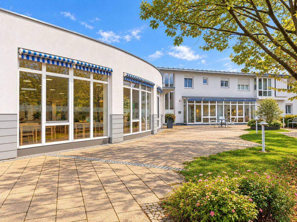 2-Zimmer-DG-Wohnung im Kleeblatt Großsachsenheim. Sofort bezugsfertig!, 74343 Sachsenheim