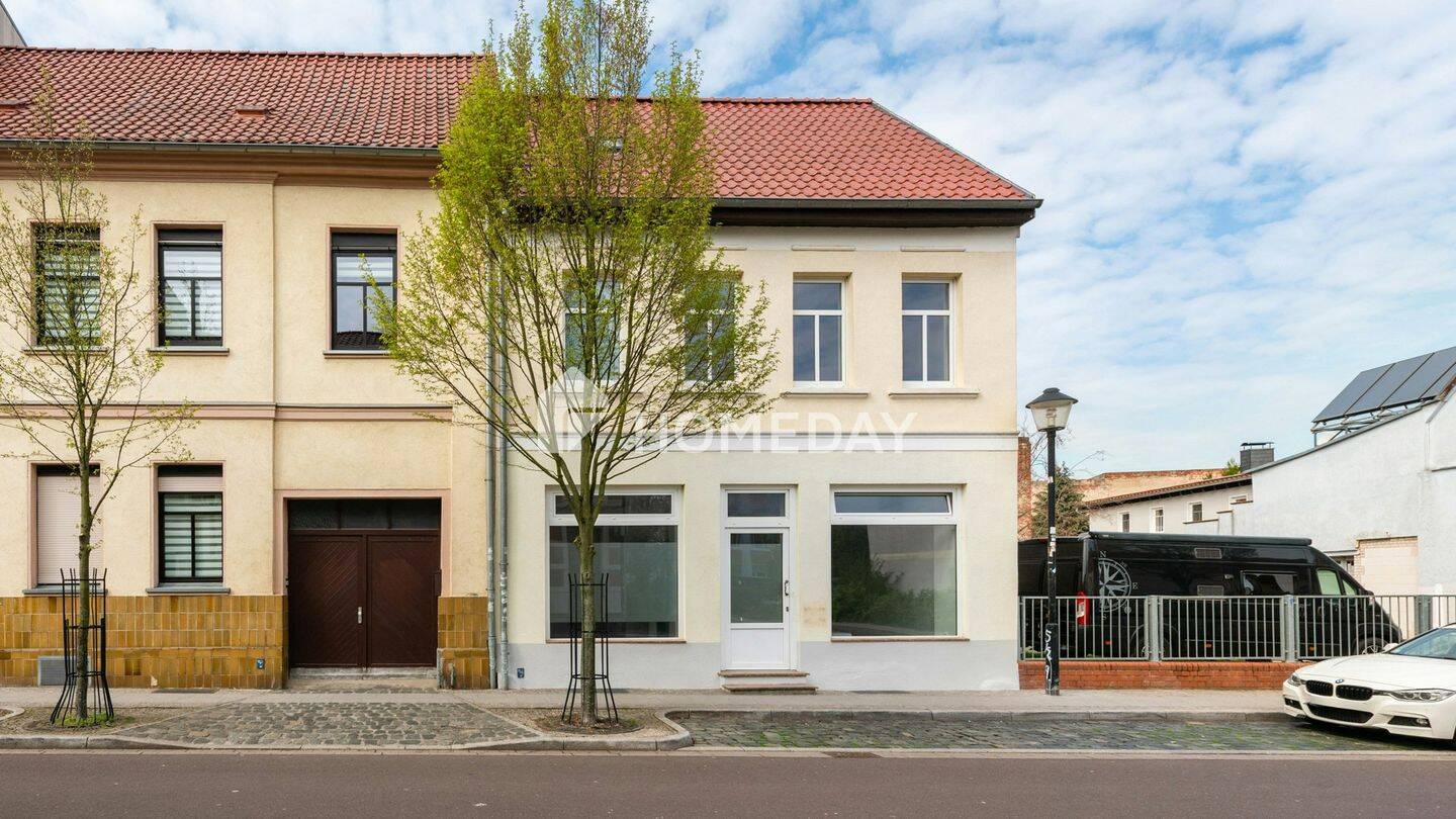 Wohnen und Arbeiten unter einem Dach: Gepflegtes Stadthaus mit Balkon im Herzen von Burg, 39288 Burg