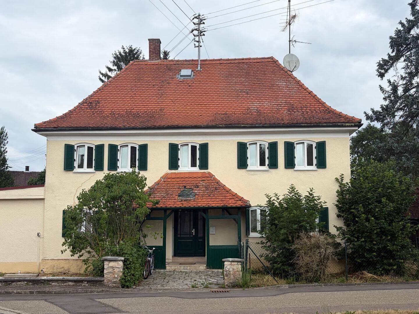 Großes freistehendes Wohnhaus mit Garten. Kaltmiete 1100€ +NK., 86735 Amerdingen